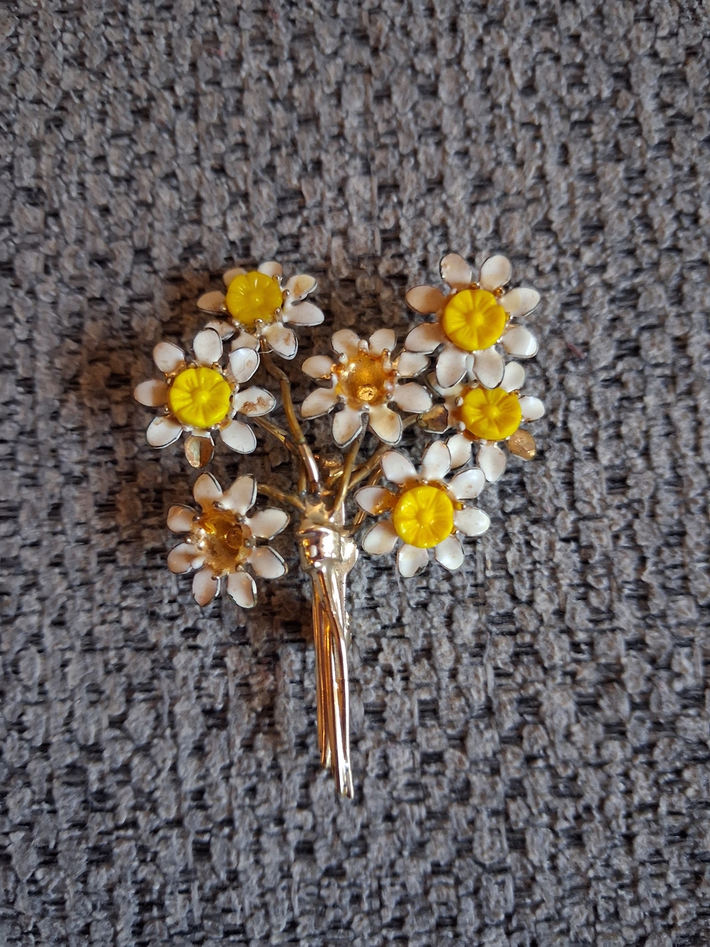 Vintage Floral Daisy Bouquet Brooch - Yellow & White Women’s Jewelry